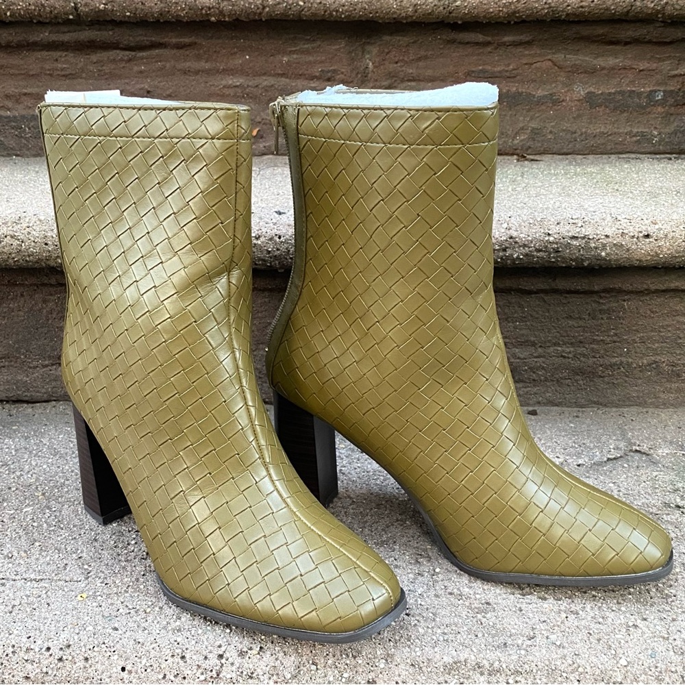 Brielle Woven Textured Booties Journee Collection size 9.5 in Olive NWT